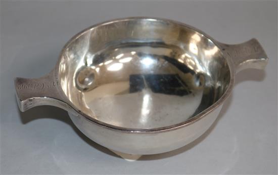 A George V silver quaich, 15.4cm.